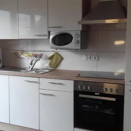 Apartment Mit Grosser Gartenterrasse Und Ausblick *