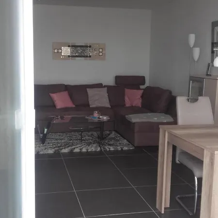 Apartment Mit Grosser Gartenterrasse Und Ausblick Argenbuhl
