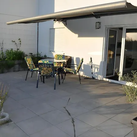 Mit Grosser Gartenterrasse Und Ausblick *