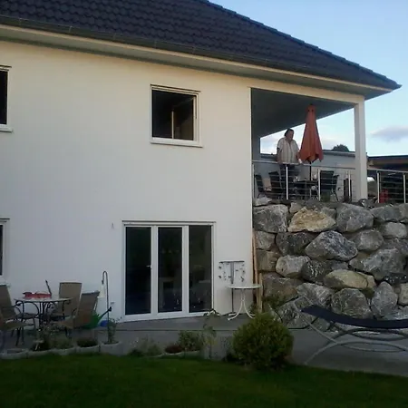 Mit Grosser Gartenterrasse Und Ausblick Appartement