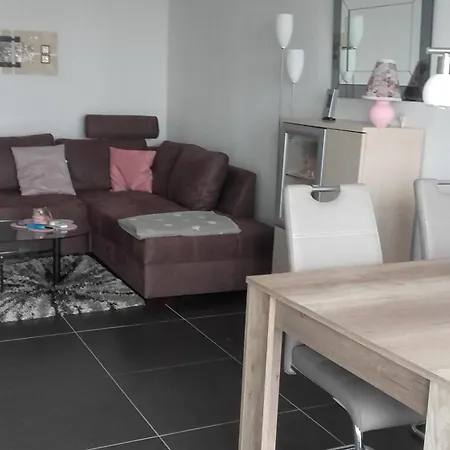 Appartement Mit Grosser Gartenterrasse Und Ausblick