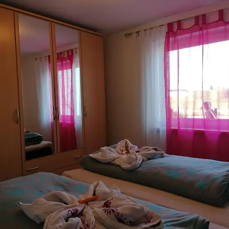Appartement Mit Grosser Gartenterrasse Und Ausblick *